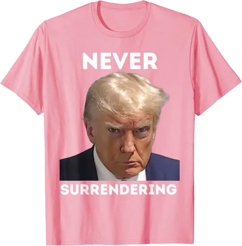 Vista 52 de Triumph Never Surrendering - Camiseta Trump Mug Shot, Negro