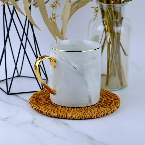 Vista 4 de Taza de café de mármol de 14 onzas, taza para los amantes, tazas de té de cerámica con mango dorado, taza de cerámica novedosa para el hogar