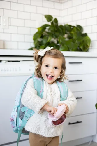 Vista 9 de Ubbi Tweat Contenedor de snacks sin derrame para niños, libre de BPA, tazón de viaje para niños pequeños, rosa rubor Tritan - Tazas a prueba