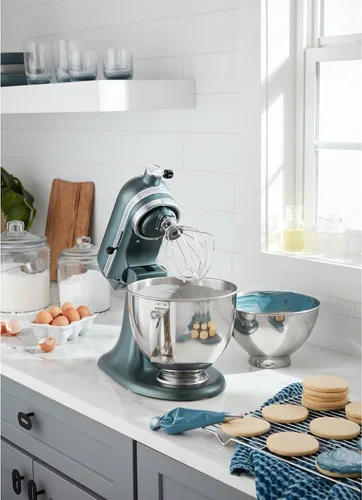Vista 5 de KitchenAid Artisan Series Batidora de Pie con Cabezal Inclinable de 5 Cuartos, KSM150PS, Juniper