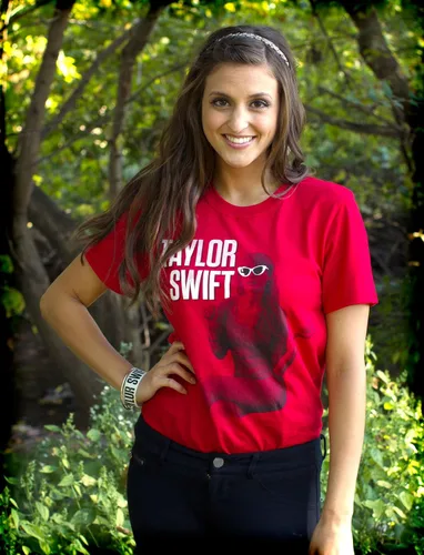 Vista 2 de Taylor Swift pulsera de hule gris "rojo