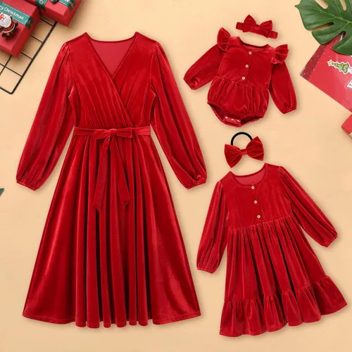 Vista 2 de AWIBMK Vestidos de Navidad para mamá y yo, vestido de terciopelo de manga larga, otoño, invierno, Navidad, vacaciones, mamá, hija, trajes a juego