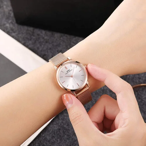 Vista 6 de Reloj de pulsera de malla de acero inoxidable para mujer, reloj de pulsera de cuarzo para mujer, impermeable, diseño único, Relogio Feminino