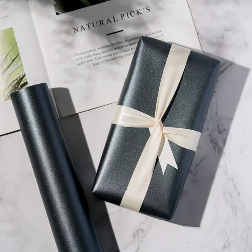 Vista 4 de RUSPEPA Papel de regalo negro mate, color liso perlado, papel lustre perfecto para bodas, cumpleaños, Navidad, baby shower, 17 pulgadas x 32.8 pies