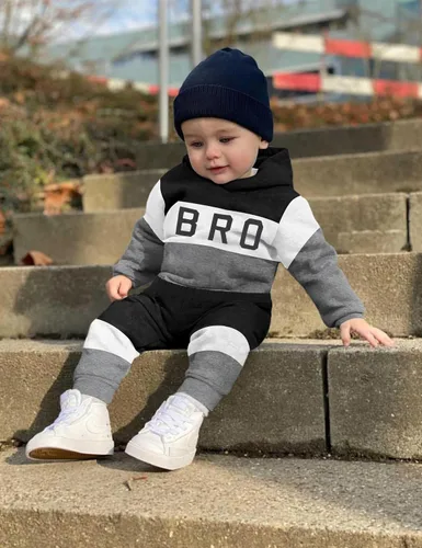 Vista 4 de Ropa de bebé niño de manga larga, sudadera con capucha con estampado de letras + pantalones de retazos, 2 piezas, trajes de otoño e invierno