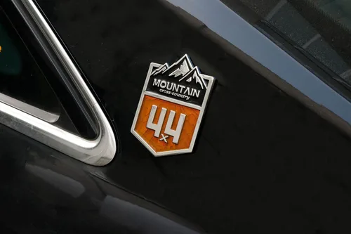 Vista 3 de Adhesivo metálico para automóvil de montaña de campo traviesa de 4 x 4, calcomanía de carreras todoterreno, emblema cromado para vehículos
