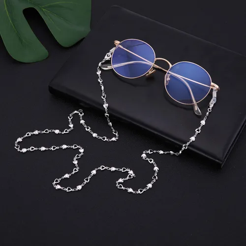 Vista 4 de LIKGREAT Cadena de lentes de corazón para mujer, cadena de anteojos con cuentas de corazón, cadenas de gafas, correa de gafas de sol, soporte