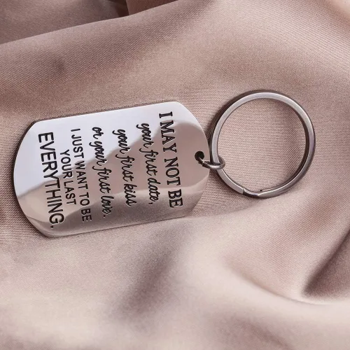 Vista 6 de Llavero de regalo para parejas, con texto en inglés "NovioNovioNoviaNoviaAmor Llavero para Él, Mujeres Hombres ella Cumpleaños de Boda Grabado