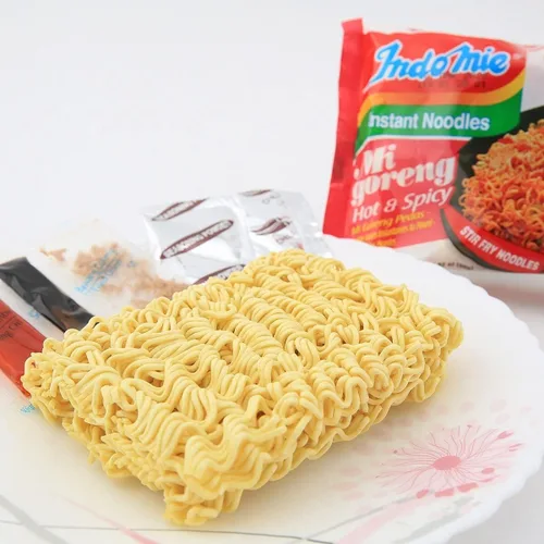 Vista 4 de Indomie Fideos de sopa instantánea/sabor pollo al curry/Total 10 paquetes x 2.61 oz