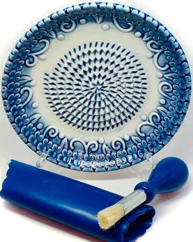 Vista 5 de BonCera, Juego de 4 platos de rallador de ajo de cerámica de alta calidad todo en uno - Diseño y estilo en relieve azul - Para ajo, jengibre