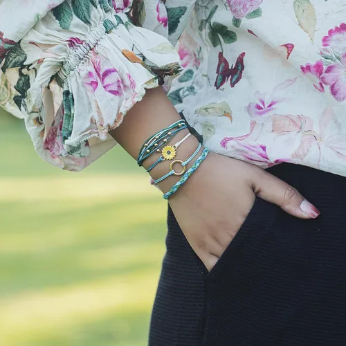 Vista 3 de Pulsera de cuerda trenzada hecha a mano con diseño de girasol para adolescentes y mujeres