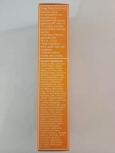 Vista 9 de Live Tinted Hueguard® Mini 3-en-1 Crema solar mineral, hidratante y base de maquillaje para cara y cuerpo - Hidrata y protege la piel durante todo
