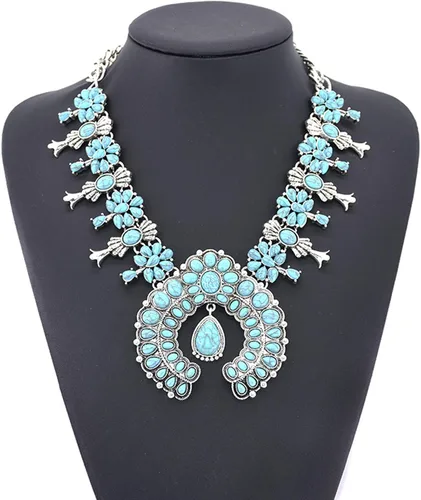 Vista 2 de Collar Lovage con dije de flor color turquesa para mujer