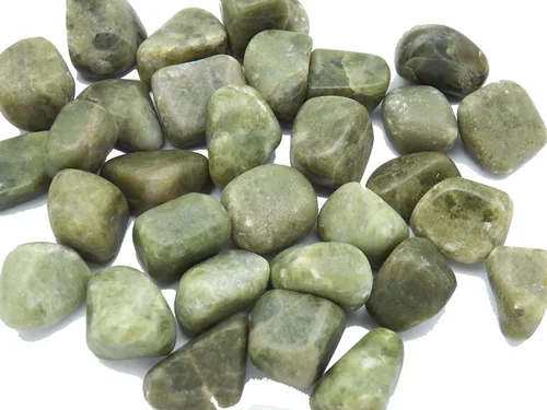 Vista 2 de Productos fundamentales de Rockhound: 1 pieza de cristal de piedra de vesuvianita natural de la India (grande)