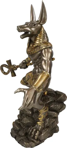 Vista 3 de Ebros Gift Ancient Egyptian Chacal God Anubis con Ankh Staff Spear Standing on Rocky Skulls Heap Figurine in Faux Bronze Gods of Egypt Deity of the