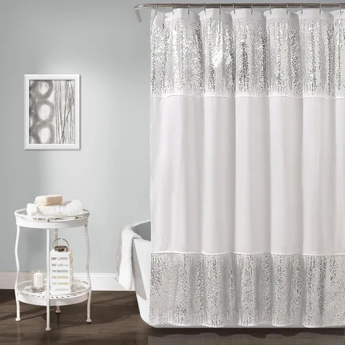 Vista 2 de Lush Decor 1 cortina de ducha con lentejuelas brillantes, diseño elegante y brillante para baño, 70 x 72 pulgadas, plateado y blanco, 70 x 72