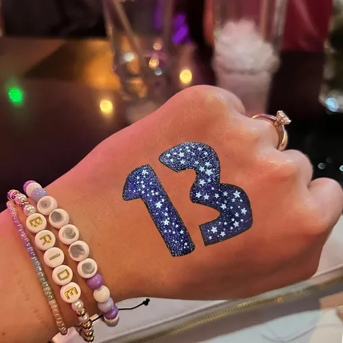 Vista 2 de 36 piezas 13 tatuajes temporales, 13 tatuajes, tatuajes de manos, tatuajes temporales de cumpleaños, accesorios de fiesta para regalos de cantante