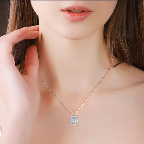 Vista 4 de Rnivida Collar con colgante de circonita cúbica de acero inoxidable para mujer, cadena ajustable de 16+2 pulgadas