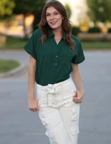 Vista 2 de Chigant Blusas de algodón y lino para mujer, camisas Henley de manga corta con botones y cuello en V y dos bolsillos