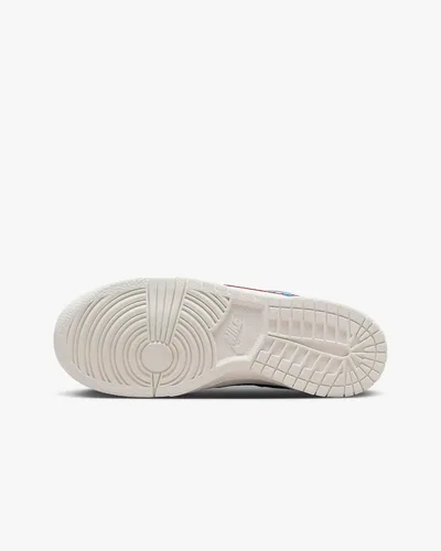 Vista 499 de Nike Kid's Dunk Low Sneaker