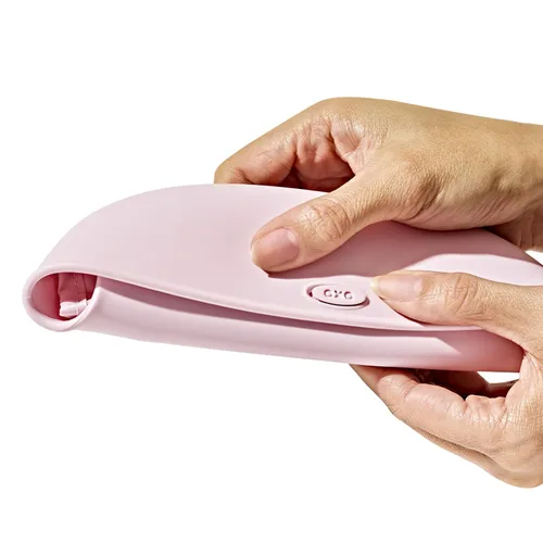 Vista 7 de OXO Tot Babero enrollable, paquete de 2, flor y anochecer