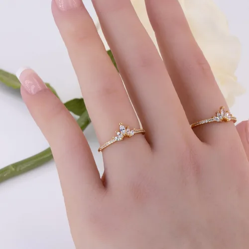 Vista 6 de Rapunzel - Anillo de corona para mujer, delicados anillos apilables de diamantes de cristal real, anillo de compromiso de cumpleaños, regalos