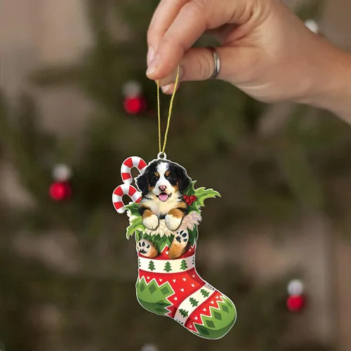 Vista 5 de Adorno acrílico plano de Navidad para perro de montaña bernés, adorable cachorro de montaña bernés en calcetín con bastones de caramelo, decoración