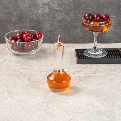 Vista 3 de Restaurantware Bar Lux - Botella amarga de 3.5 onzas, 1 vaso amargo de grado profesional, con tapa Dasher chapada en cobre para cócteles o postres