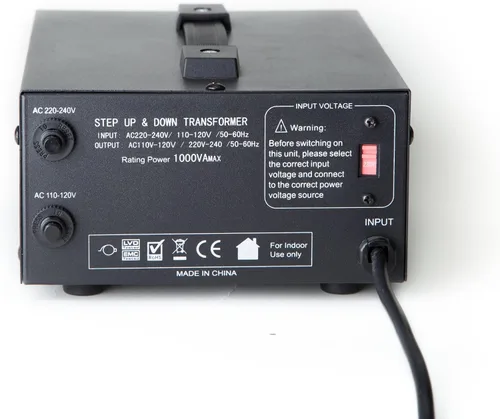 Vista 2 de Transformador de voltaje para aumentar o disminuir la tensión. 110 v/220 v, circuito de bloqueo de protección, de la marca ELC
