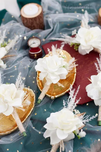 Vista 5 de Sinlge - Boutonniere blanco marfil para hombres, para boda, novio, padrinos de boda, color crema, flores de rosas artificiales para ceremonia