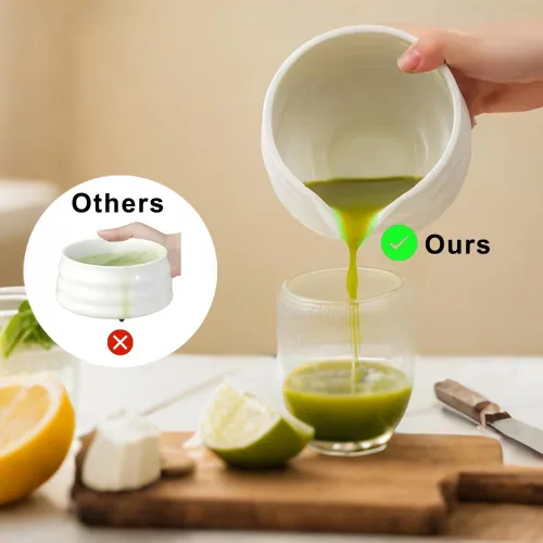 Vista 2 de Cuenco de matcha blanco con boquilla con bonito patrón de corazón, cuenco de cerámica Chawan Matcha para batir matcha, cuenco tradicional japonés