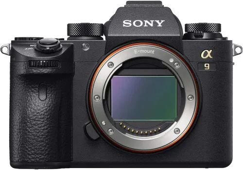 Vista 2 de Sony Cuerpo de cámara digital Alpha a9 sin espejo solo ILCE9/B, lente Sony FE de 0.945-2.756 in, tarjeta de memoria de 64 GB, 2 baterías NP-FZ-100