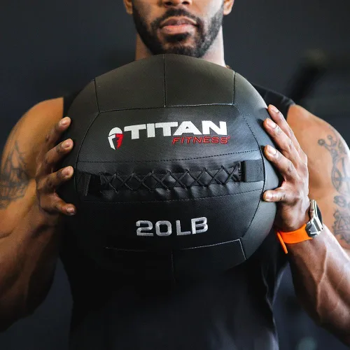 Vista 7 de Titan Fitness Bola de pared compuesta de 25 libras, laminado de policompuesto suave, textura cruzada, agarre antideslizante, costuras apretadas