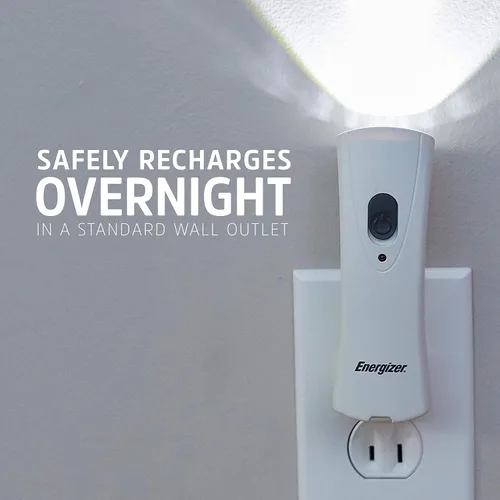 Vista 4 de Energizer Linternas LED recargables enchufables, luz de emergencia para el hogar (paquete de 3) + linterna LED de campamento, 1000 lm, 4 modos