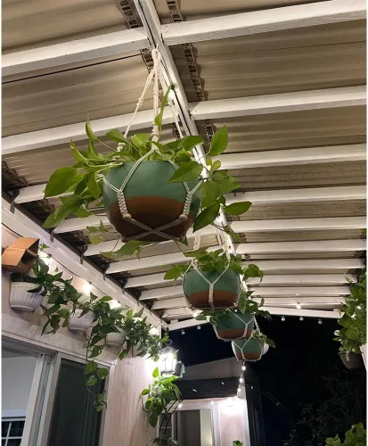 Vista 6 de Macetas colgantes de autorriego, juego de 2 colgadores de plantas de macramé bohemio, macetas colgantes con drenaje para interiores y exteriores