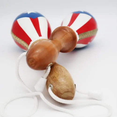 Vista 4 de Estilo Salsa - Bandera Puertorriqueña Maracas de Cuero Crudo - Maracas Professional Sound