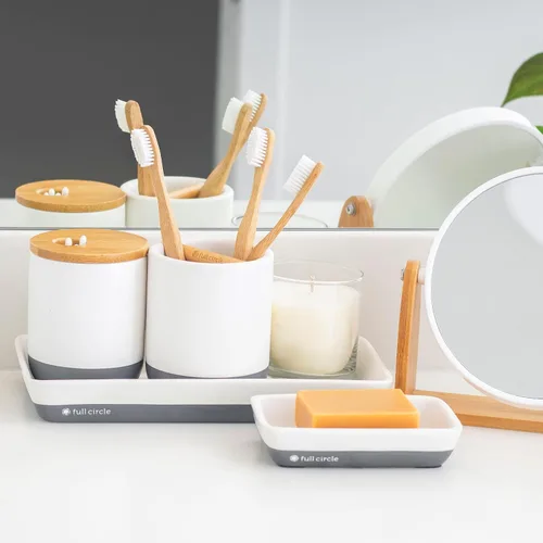 Vista 4 de Full Circle Keep, Tray, Love - Bandeja organizadora de cerámica para baño y cocina, color blanco