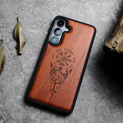 Vista 4 de Carveit Funda de madera para Galaxy S24, brújula vikinga, rosa Viking-Rosy