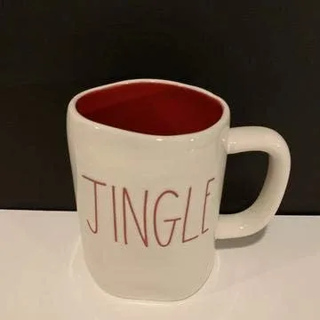 Vista 2 de Rae Dunn by Magenta Taza de café roja con texto blanco JINGLE BELLS