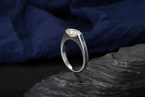 Vista 4 de Anillo de compromiso de moissanita de corte marquesa de 2 carasts para mujer, juego de tensión de medio bisel, anillo de boda solitario de plata