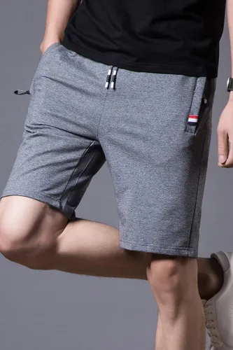 Vista 4 de Pantalones cortos casuales de verano de algodón de ajuste clásico con cintura elástica y bolsillos con cremallera