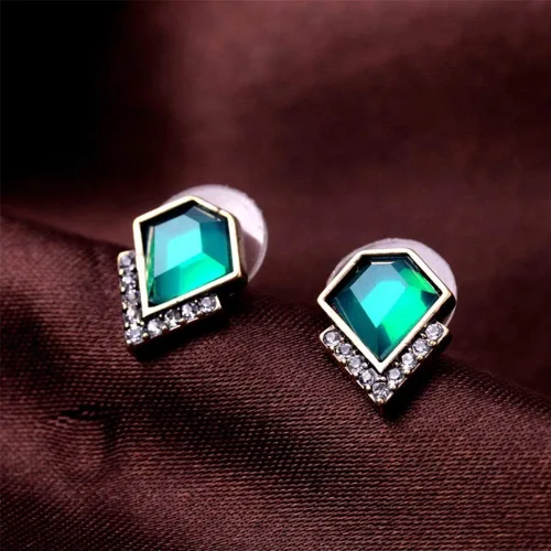 Vista 2 de AILUOR Aretes de diamantes de imitación verde esmeralda de estilo vintage, estilo art déco, antiguos, para boda, novia, graduación, aretes colgantes