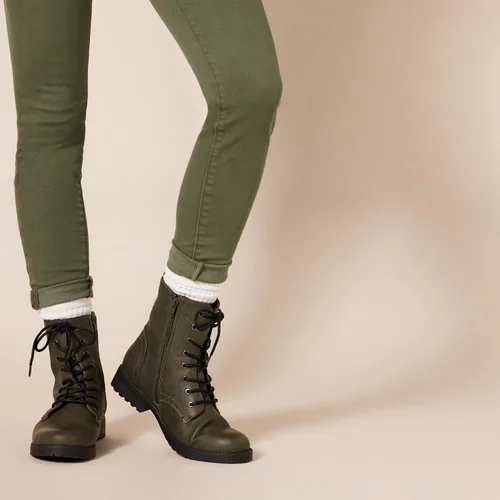 Vista 11 de Tienda Essentials Women's Lace-Up Combat Boot