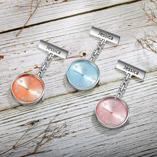 Vista 5 de Relojes de enfermera para enfermeras, médicos, relojes de enfermería personalizados, con nombre grabado, pin de solapa en el reloj de enfermería