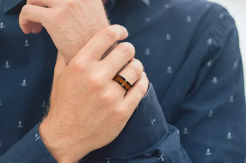 Vista 5 de THREE KEYS JEWELRY 6,8mm Black/White Ceramic Wedding Ring with Real Koa Wood Inlay Flat Top Wedding Band Engagement Ring Comfort Fit Size 4-16