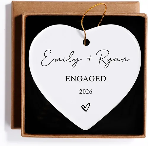 Vista 18 de Adorno personalizado para casados de primera Navidad 2026, regalos de compromiso para parejas, adorno de boda personalizado para recién casados