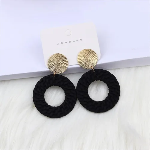 Vista 2 de Aretes colgantes redondos geométricos bohemios acrílicos trenzados para mujer