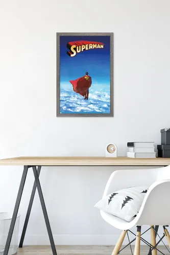 Vista 6 de DC Comics Superman - Póster de pared de nubes de horizonte, 22.4 pulgadas de largo x 14.7 pulgadas de ancho, versión enmarcada de madera de granero