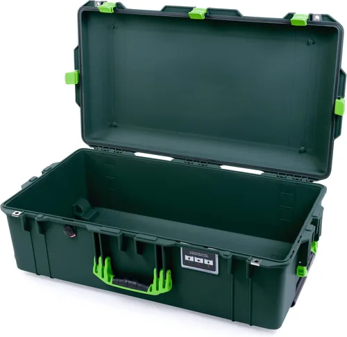 Vista 3 de Funda Trekking Green Pelican 1615 Air con asas y pestillos verde lima. Viene vacío.