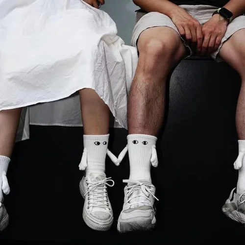 Vista 3 de 2 pares de calcetines de mano para parejas y amigos, calcetines magnéticos tomados de la mano, calcetines para parejas, regalo para parejas, amigos